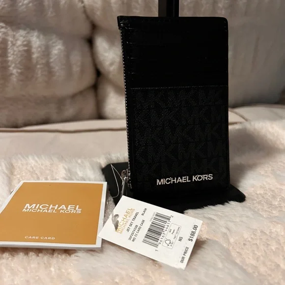 020. Michael Kors Elegant Black Card Wallet - Picture 3 of 5